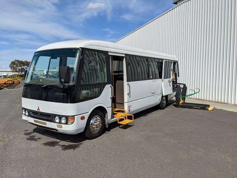 mitsubishi rosa 19 seater wheelchair bus 856858 033