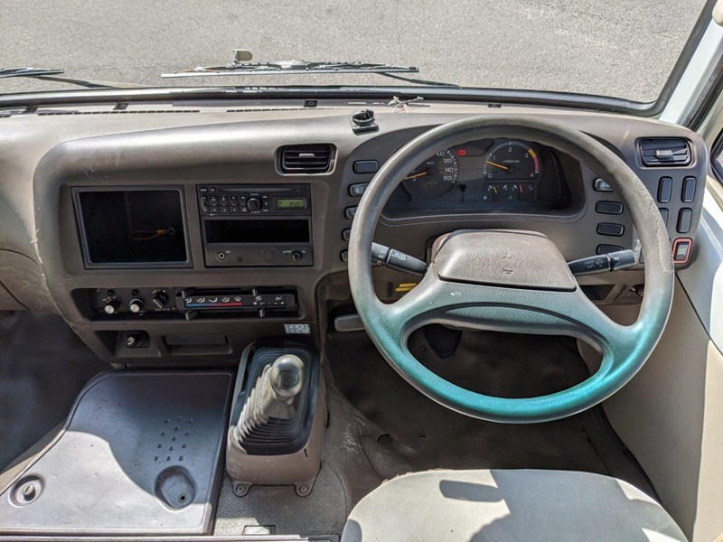 mitsubishi rosa 19 seater wheelchair bus 856858 009