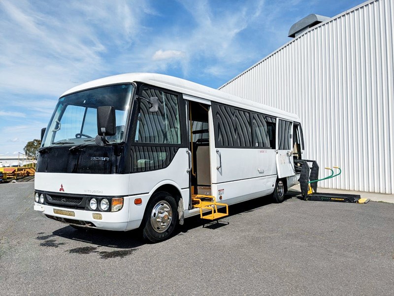 mitsubishi rosa 19 seater wheelchair bus 856858 001