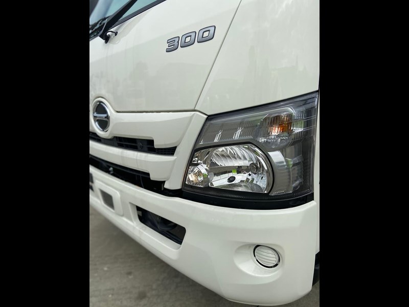 hino 300 series 862002 039