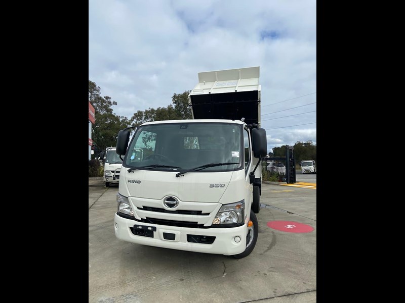 hino 300 series 862002 009