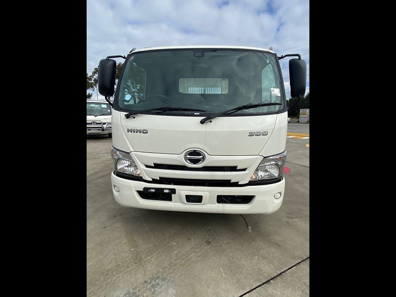 hino 300 series 862002 043