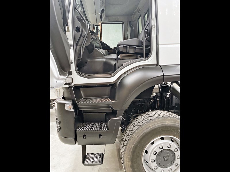 iveco trakker ad360 865335 025