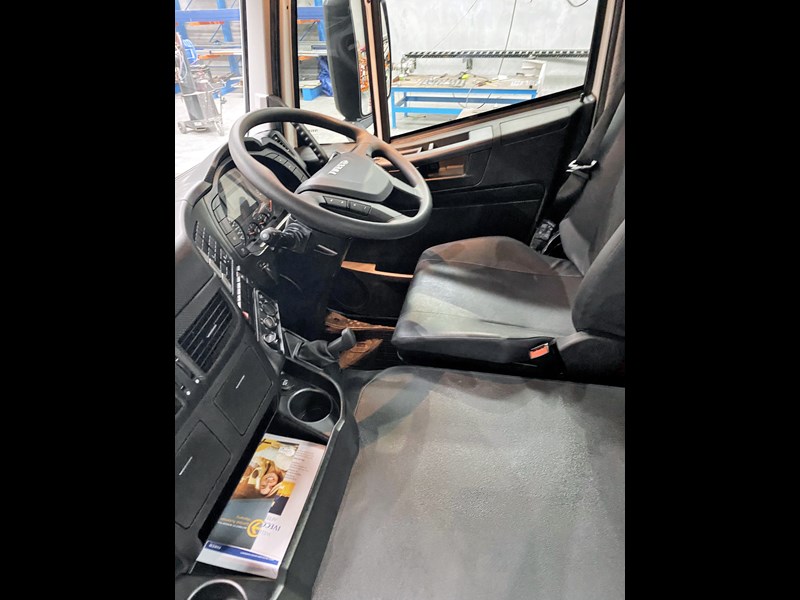 iveco trakker ad360 865335 017