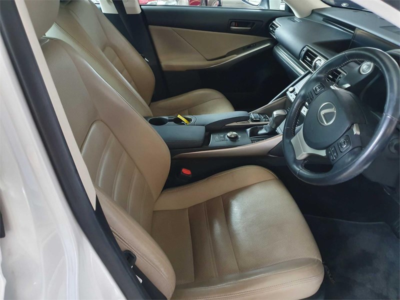 lexus is200t 865467 015