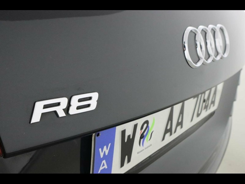 audi r8 865537 037