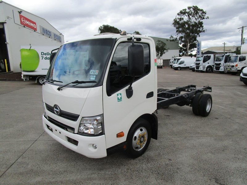 hino 300 series 864271 005