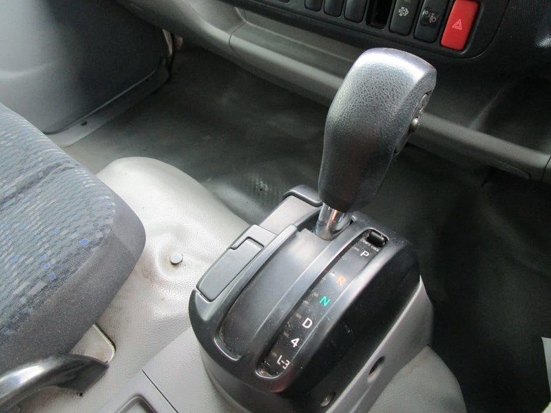 hino 300 series 864271 021