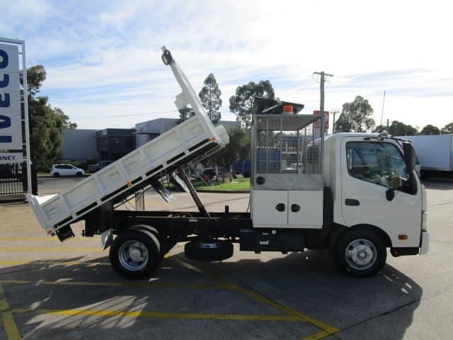hino 300 series 828243 015