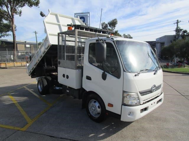 hino 300 series 828243 001