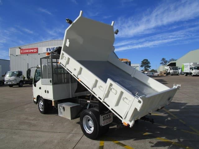 hino 300 series 828243 009