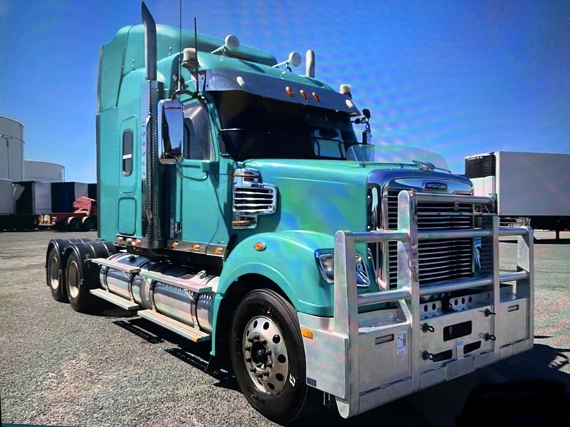 freightliner coronado 866011 003