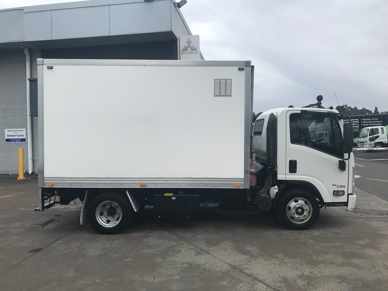 isuzu n series 854723 019