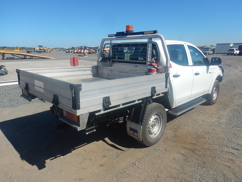 mitsubishi triton 866085 003