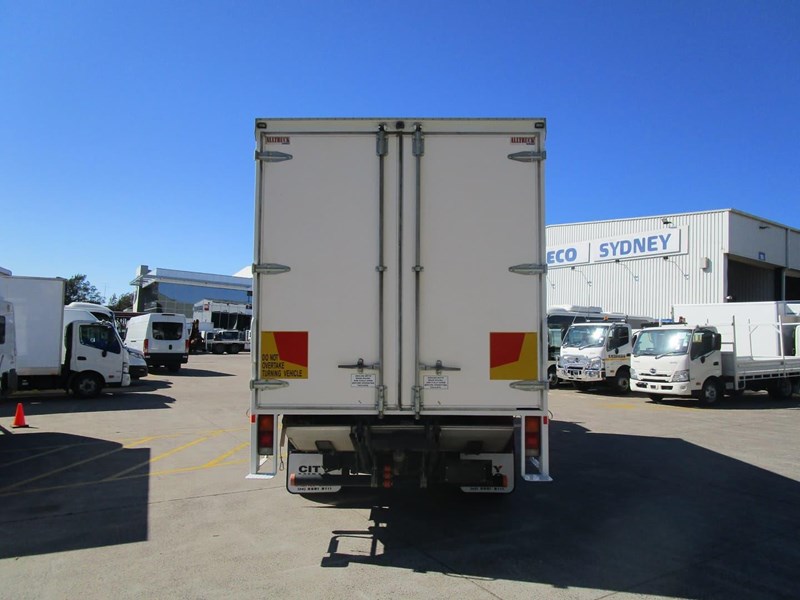 fuso fighter 863465 011