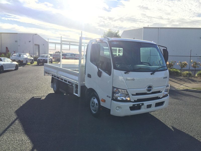 hino 300 series - 616 866112 005