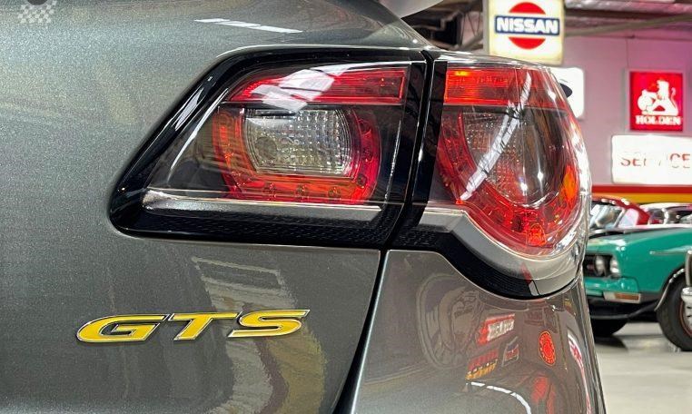 holden hsv 866170 035