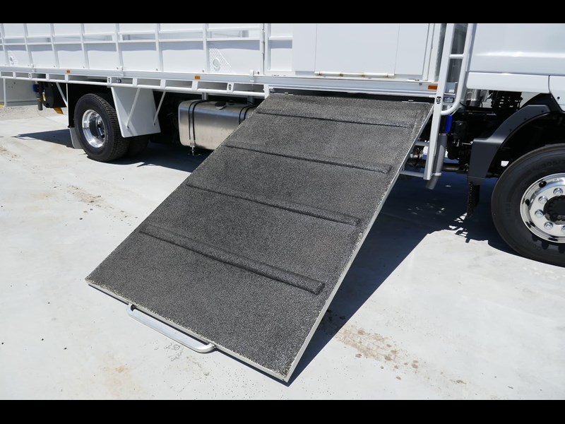 mercedes-benz atego 861684 015