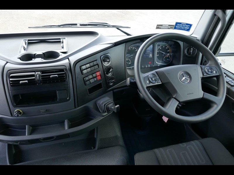 mercedes-benz atego 861684 037