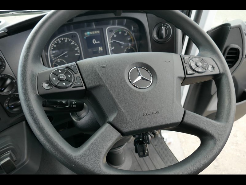 mercedes-benz atego 861684 039