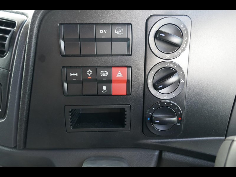 mercedes-benz atego 861684 043