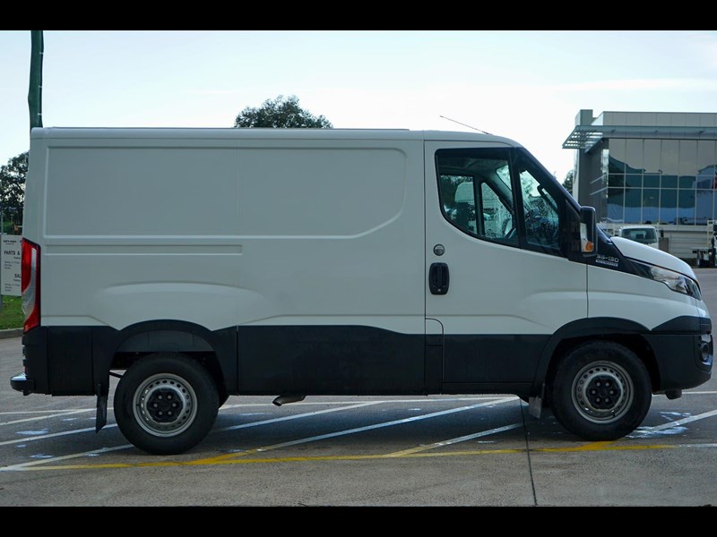 iveco daily 35s13 834157 001