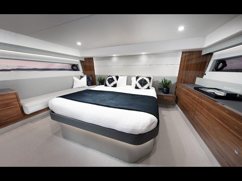 maritimo s60 sedan motoryacht 866349 015