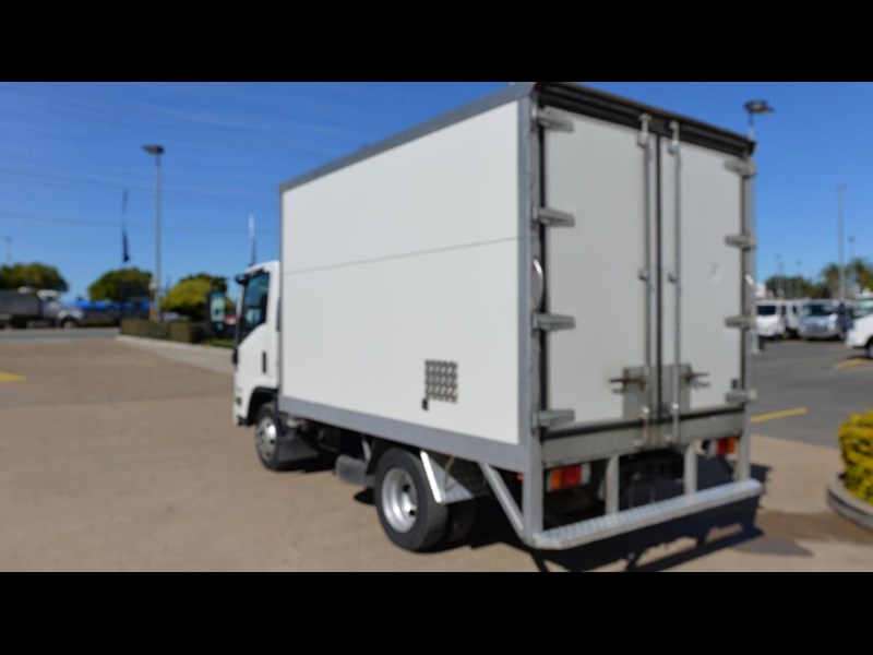 isuzu npr 866533 005