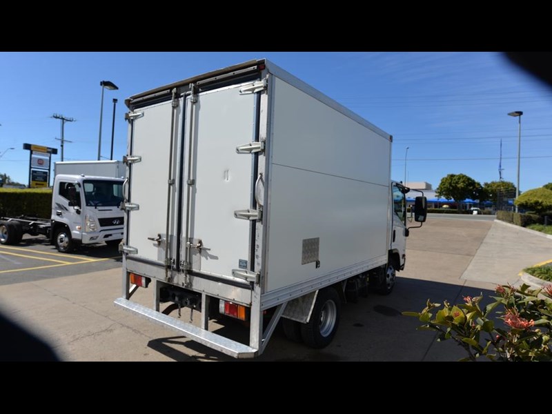 isuzu npr 866533 007