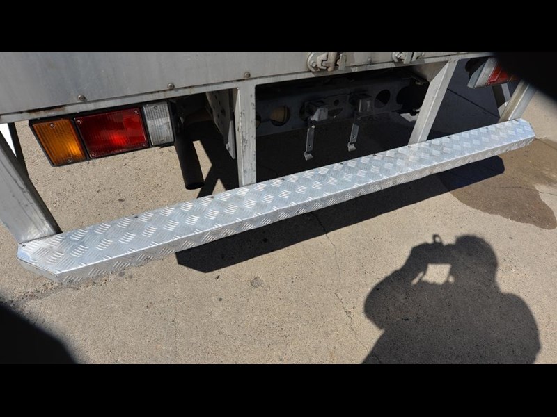 isuzu npr 866533 017