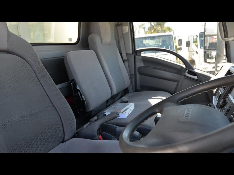 isuzu npr 866533 041