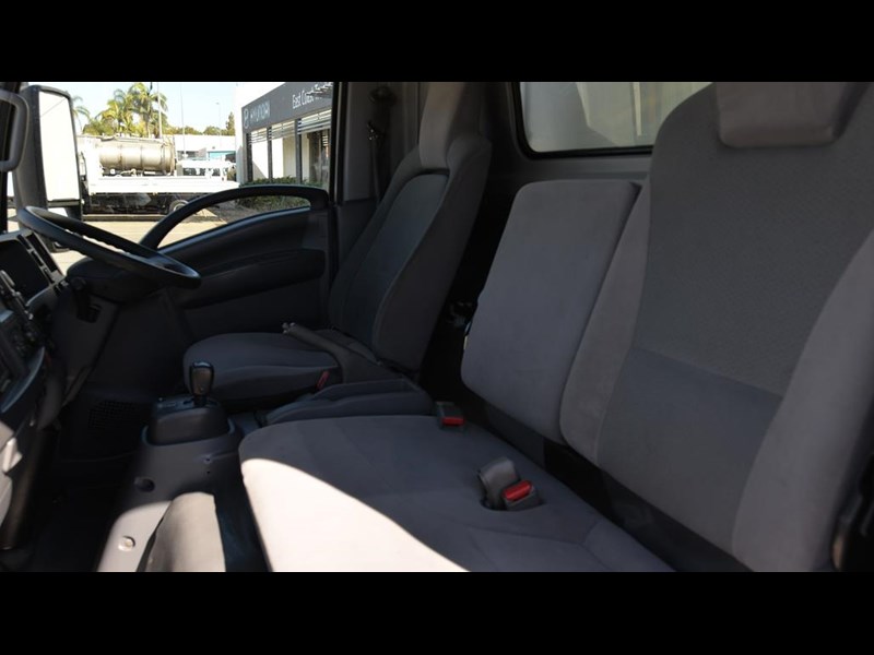 isuzu npr 866533 043