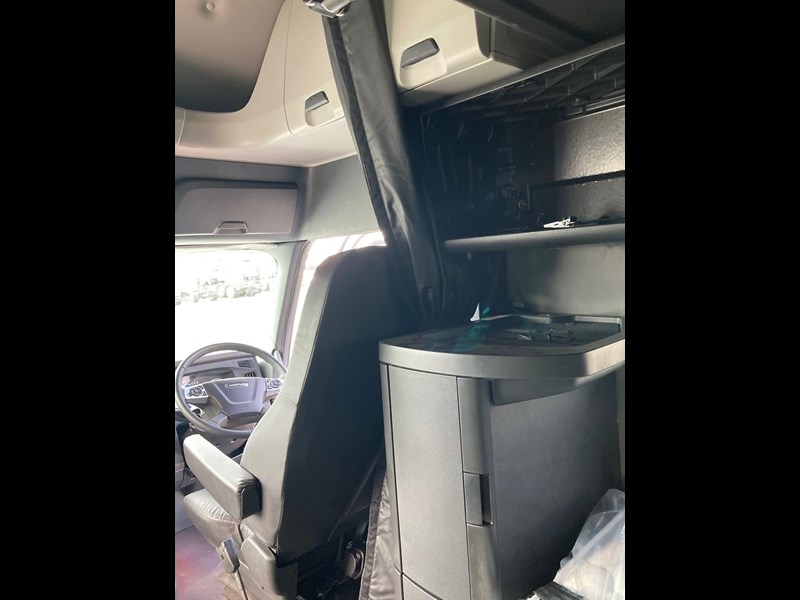 freightliner cascadia 126 844907 037