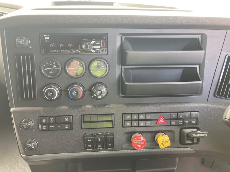 freightliner cascadia 126 844907 025