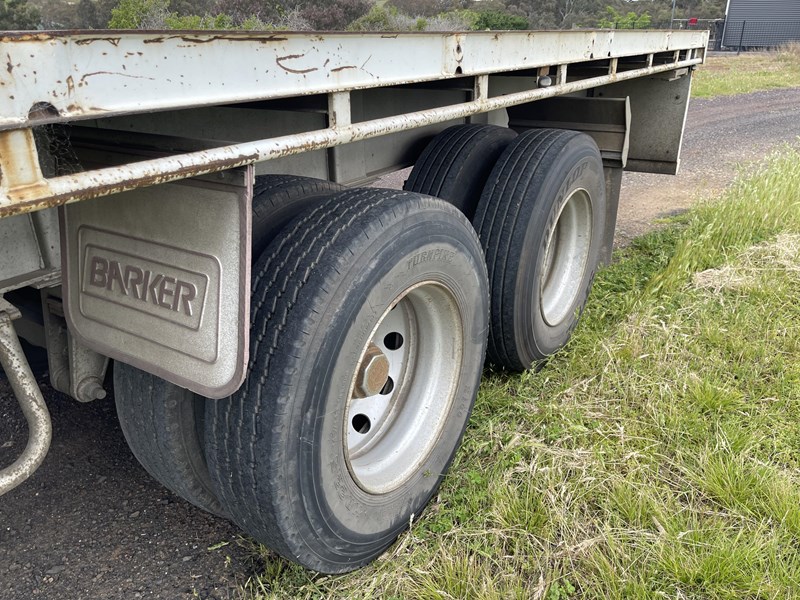 barker bogie axle extendable flat top trailer 866886 013
