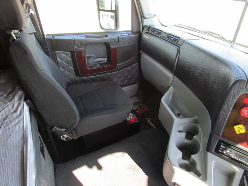 freightliner argosy 863262 031