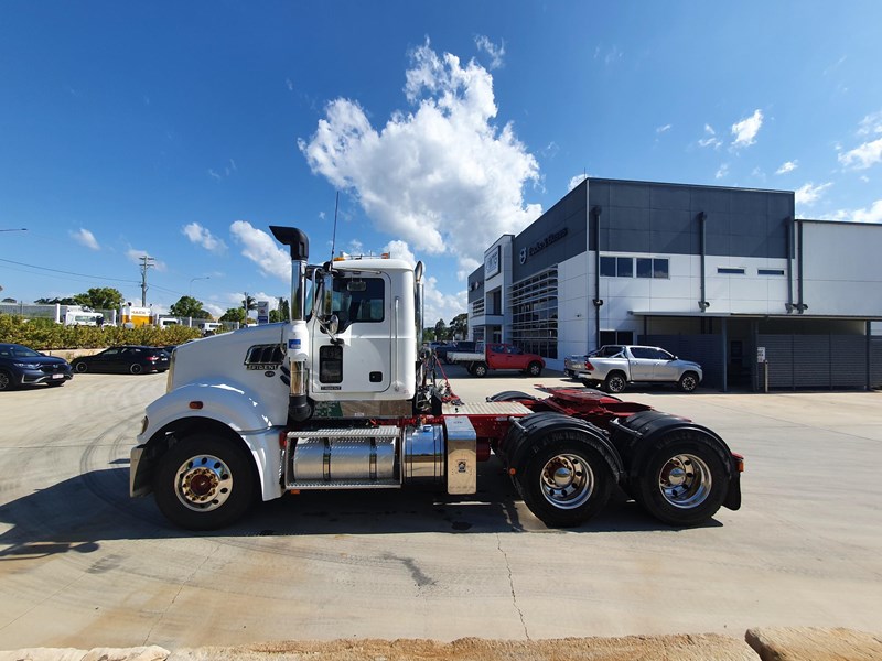 mack trident 811101 007