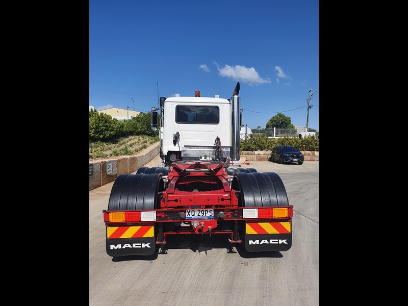 mack trident 811101 013