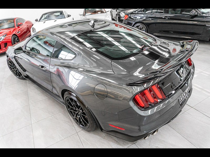 ford mustang 867323 057