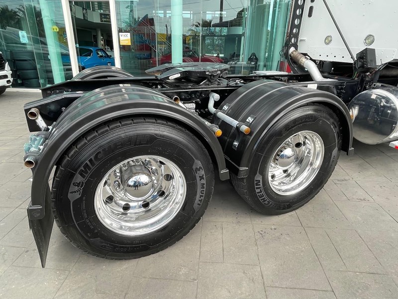 freightliner coronado 122 860131 023