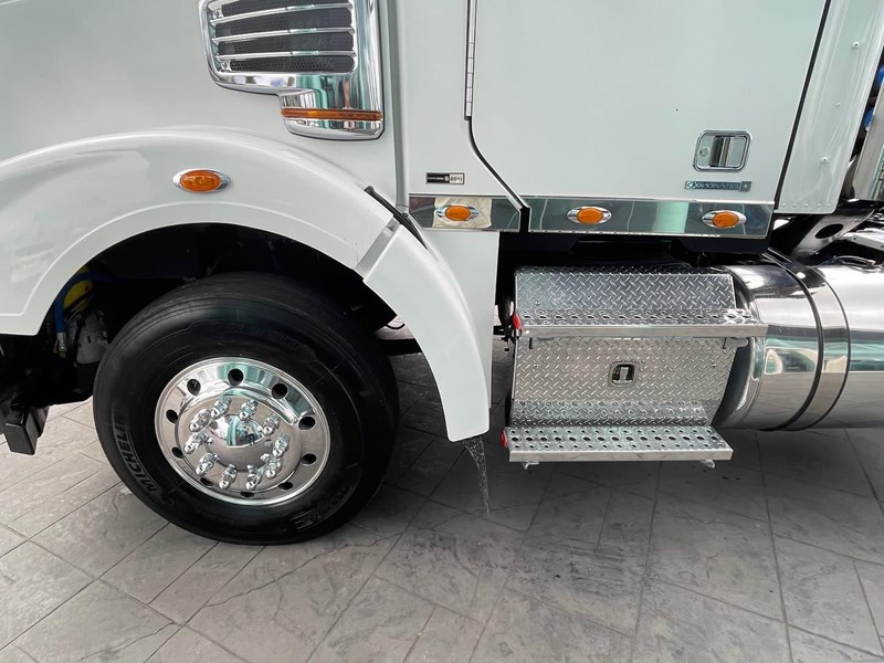 freightliner coronado 122 860131 029