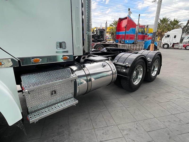 freightliner coronado 122 860131 041