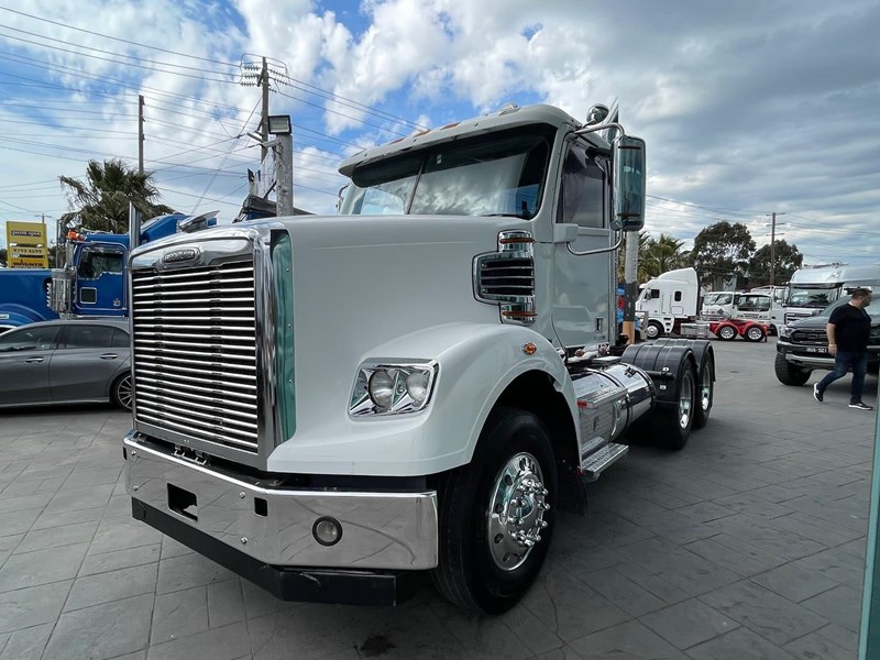 freightliner coronado 122 860131 043