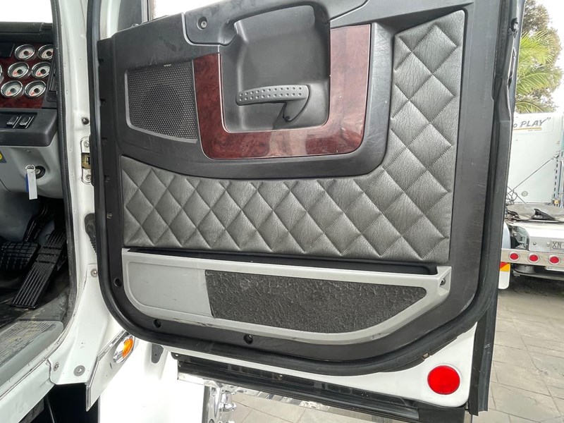 freightliner coronado 122 860131 045