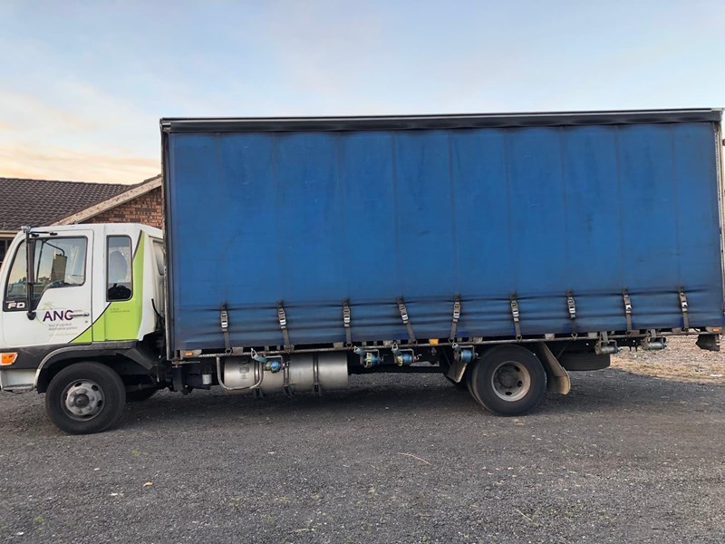 hino ranger 858158 011