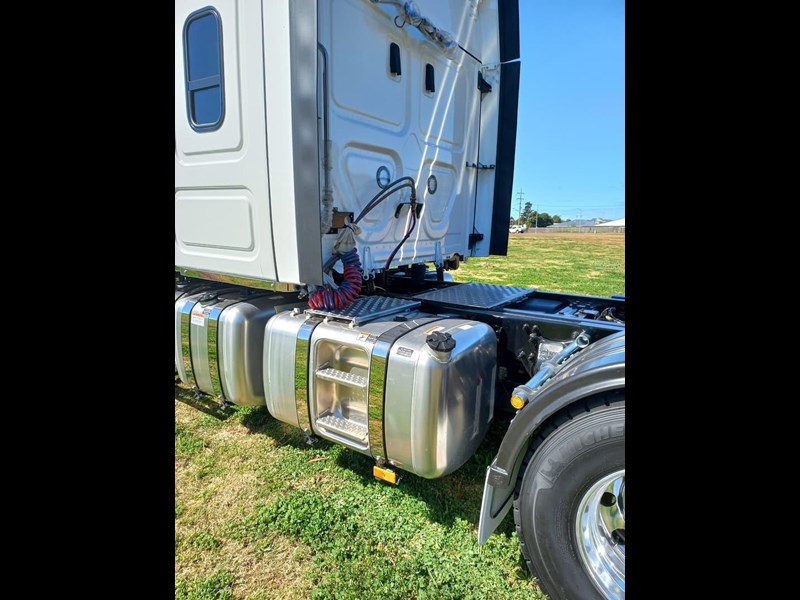 freightliner cascadia 856314 007