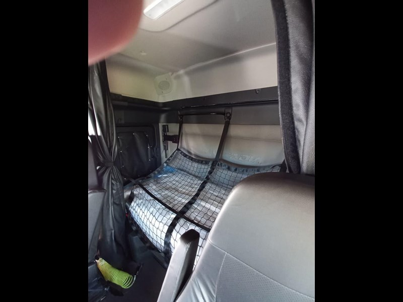 freightliner cascadia 856314 029