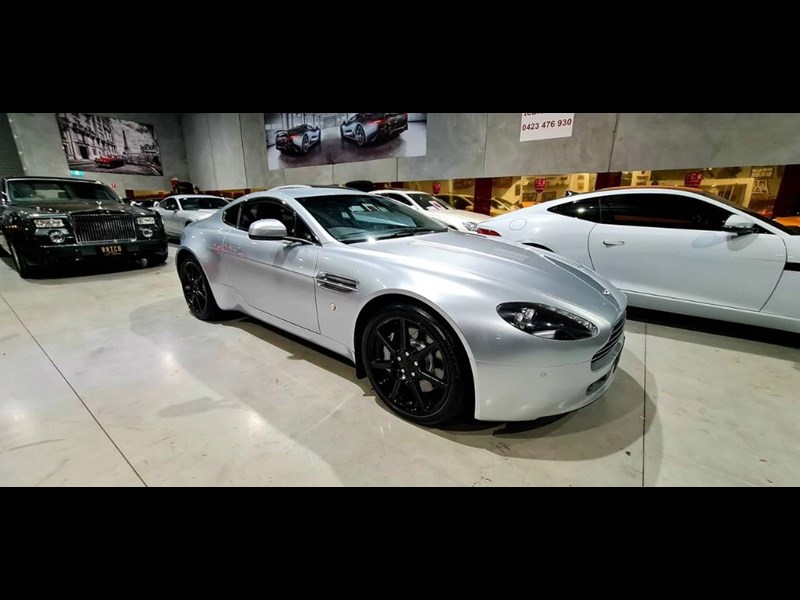 aston martin v8 867554 005