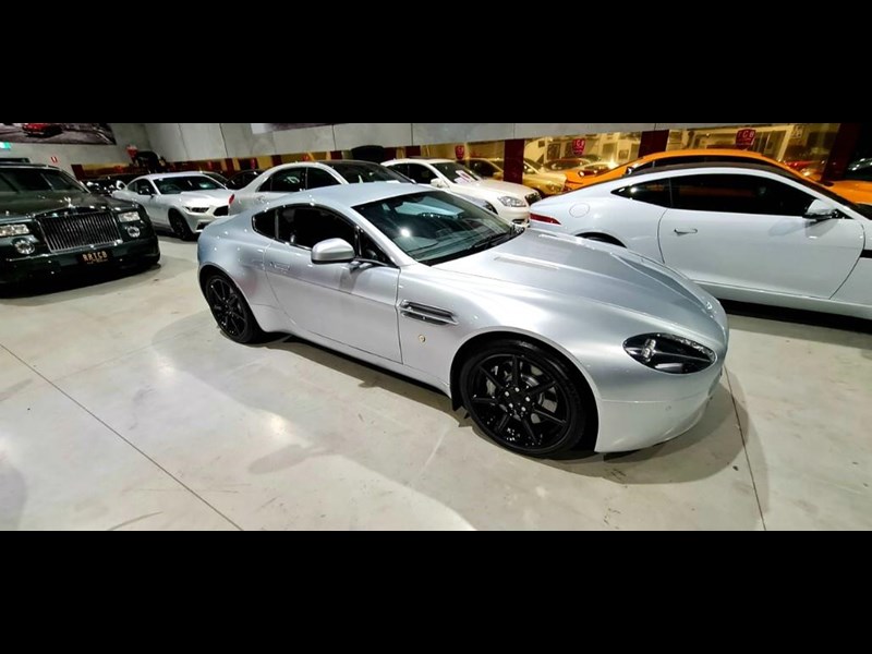 aston martin v8 867554 007