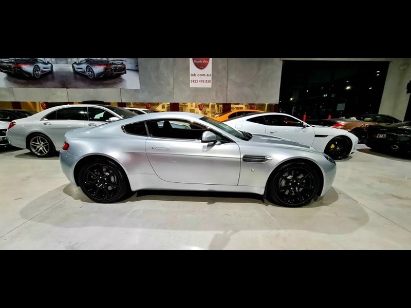 aston martin v8 867554 011